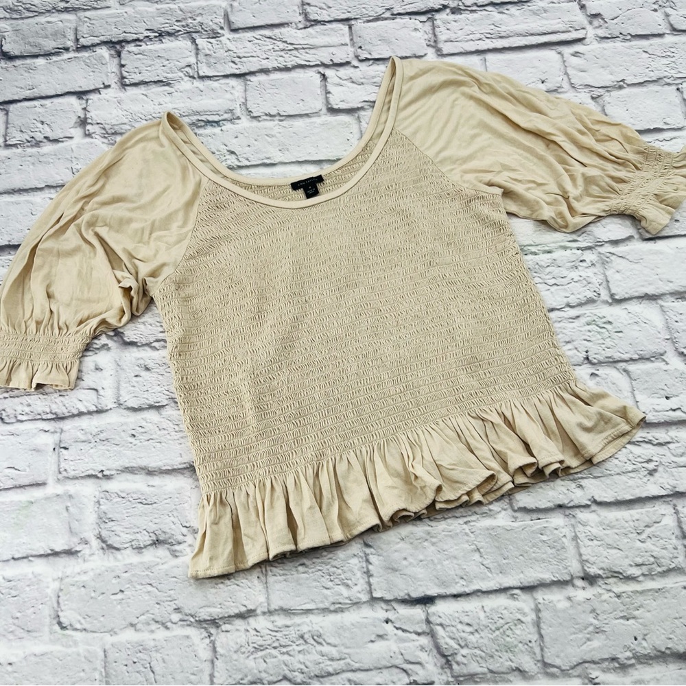 Ann Taylor Cream Ruffle Blouse Size Medium Short Sleeve Casual Smocked Crop